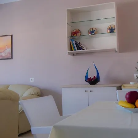 Arel & Dea Apartment